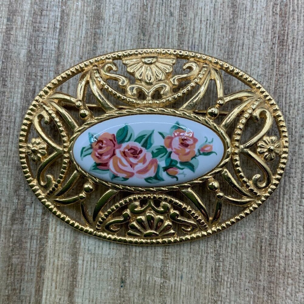 Avon Vintage Rose Floral Cameo Gold Tone Open Work Oval Brooch Pin